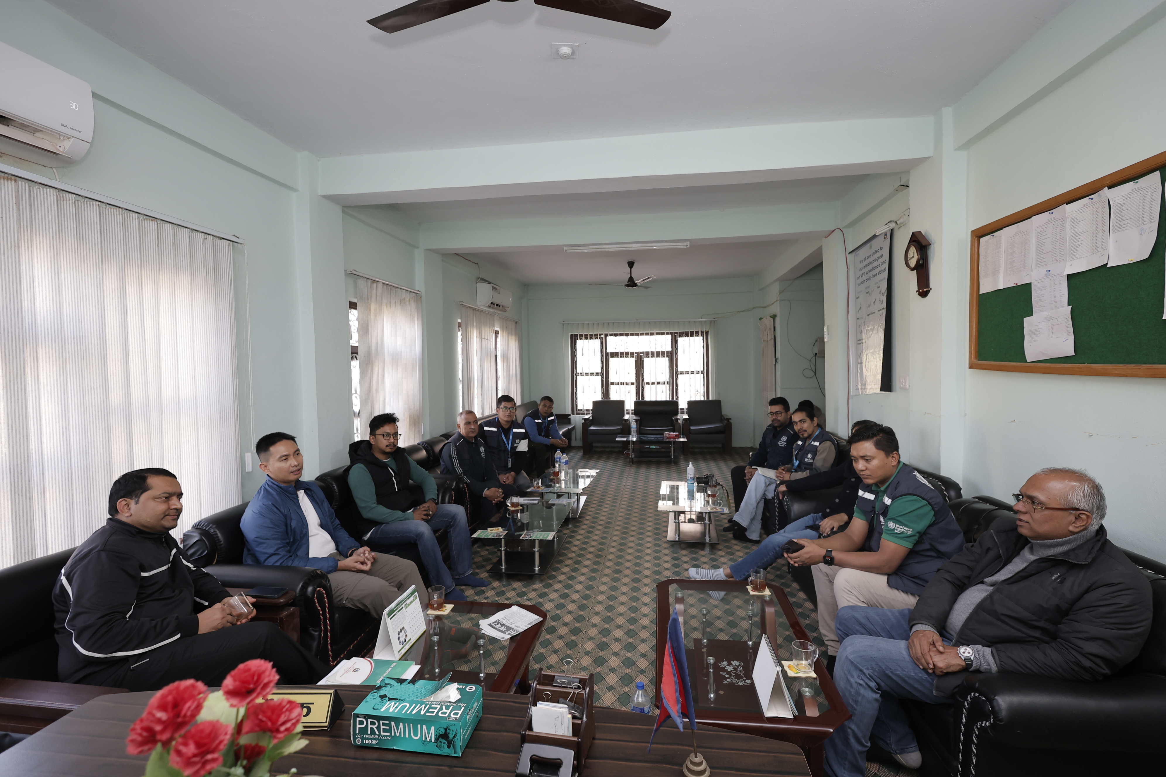 जाजरकोट भूकम्पका सम्बन्धमा प्रदेश स्वास्थ्य सेवा निर्देशनालय सुर्खेतका निर्देशक ज्यूसँग डब्लुएचओका प्रतिनिधिसहितको टोलीको शिष्टाचार भेट ।